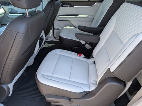 Used 2024 GMC Acadia Denali w/ Super Cruise Package image 30