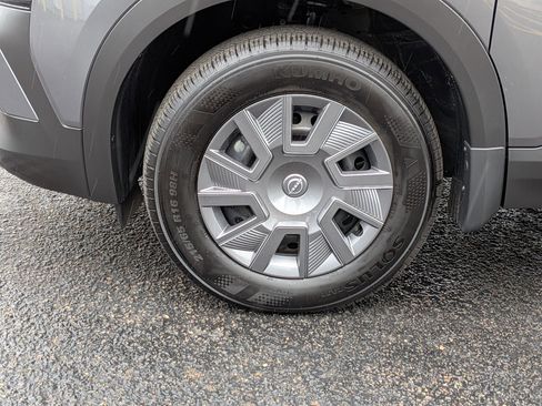 Used 2025 Nissan Kicks S image 11