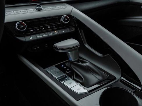 New 2026 Hyundai Elantra Limited FWD image 16