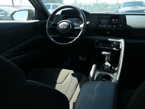 Used 2025 Hyundai Elantra Sport FWD image 22