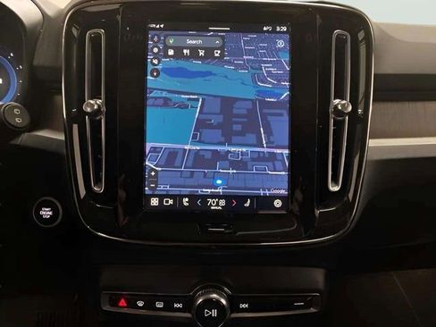 Used 2025 Volvo XC40 B5 Plus image 34