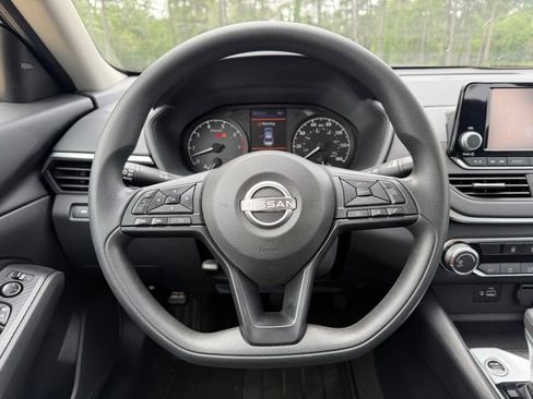 Used 2023 Nissan Altima 2.5 S FWD image 17
