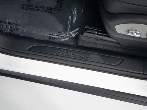 Certified 2025 Porsche Macan image 23