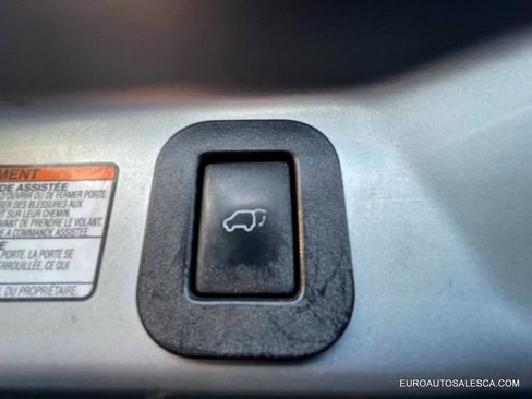 Used 2018 Toyota Sienna SE Premium image 46