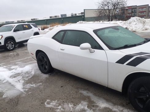 Used 2018 Dodge Challenger SXT image 5