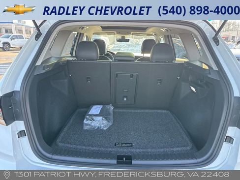 Used 2025 Volkswagen Taos SE image 15