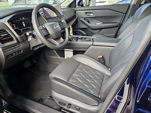 New 2026 Nissan Rogue Platinum image 7