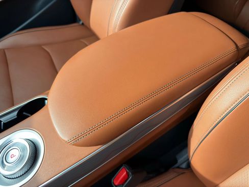 Used 2023 Genesis GV70 2.5T w/ Advanced Package image 24