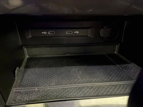 Used 2023 Volkswagen Tiguan SE image 35