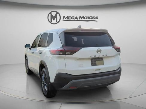 Used 2022 Nissan Rogue S image 5