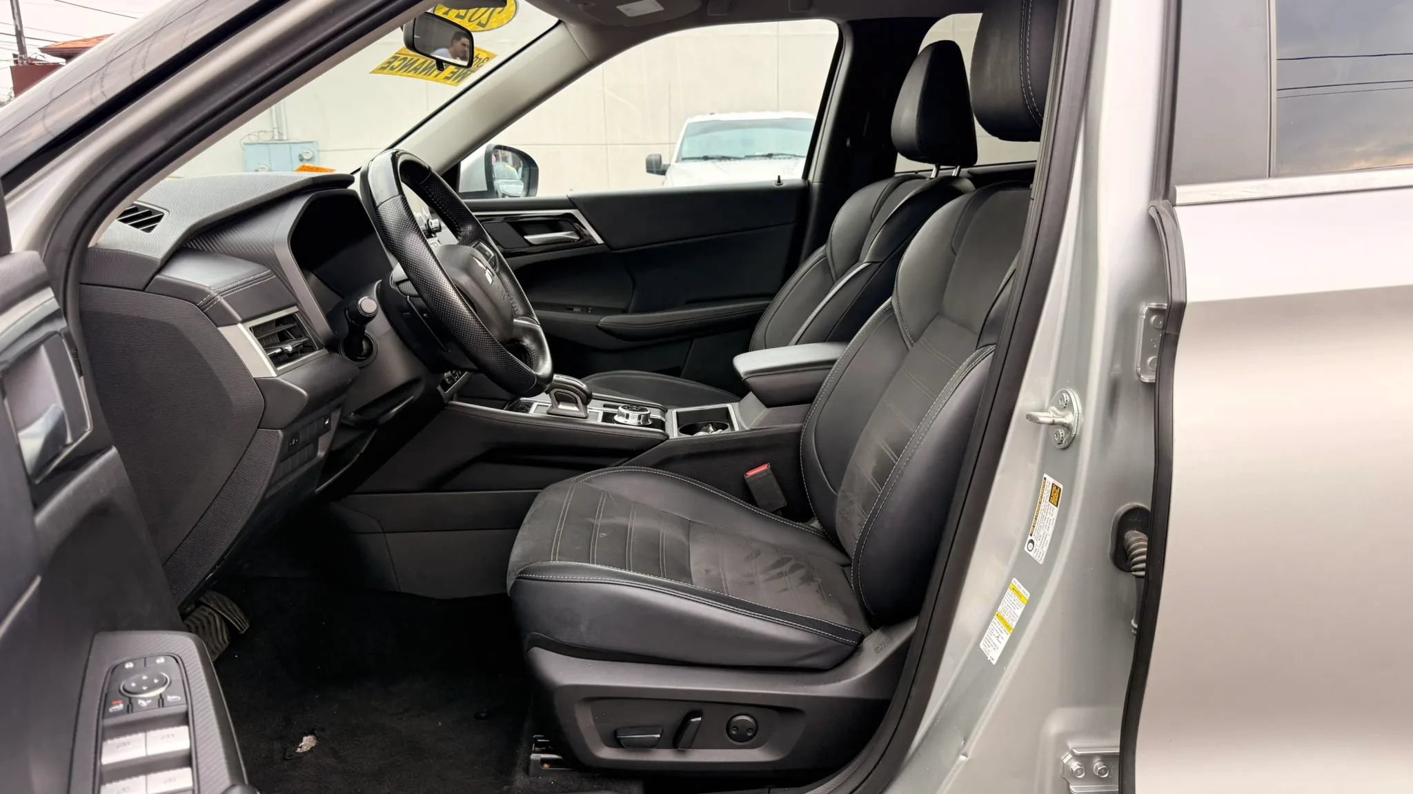Used 2024 Mitsubishi Outlander FWD image 12