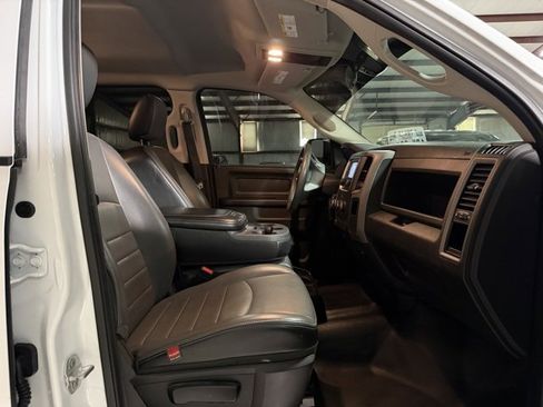 Used 2022 RAM 1500 Tradesman w/ Chrome Appearance Group image 11