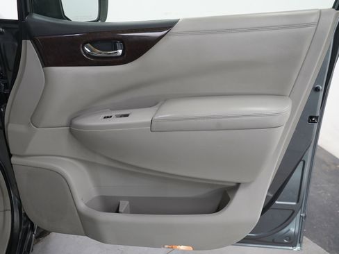 Used 2017 Nissan Quest SV FWD image 11