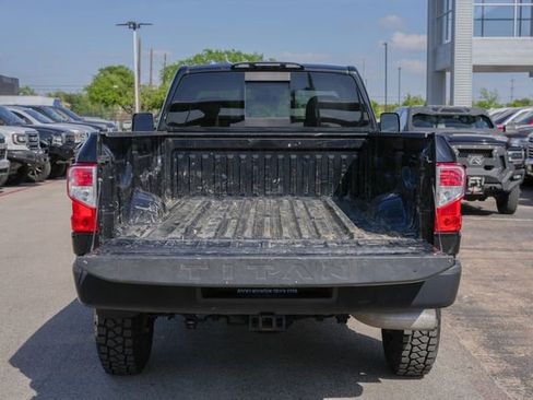 Used 2017 Nissan Titan S image 10