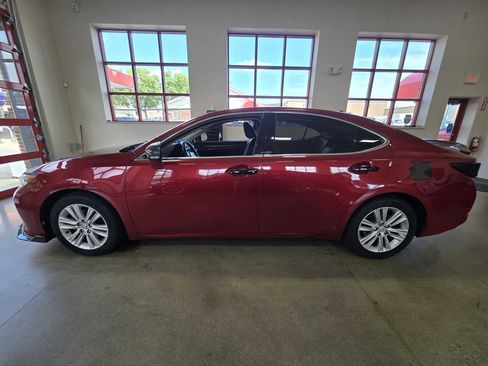 Used 2013 Lexus ES 350 w/ Luxury Pkg FWD image 3