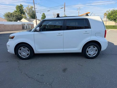 Used 2010 Scion xB FWD image 5