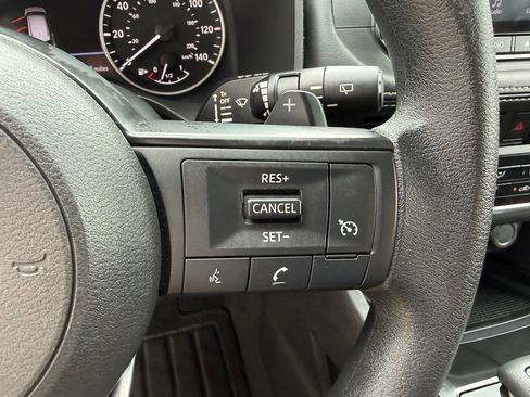 Used 2023 Nissan Rogue S AWD/4WD image 22