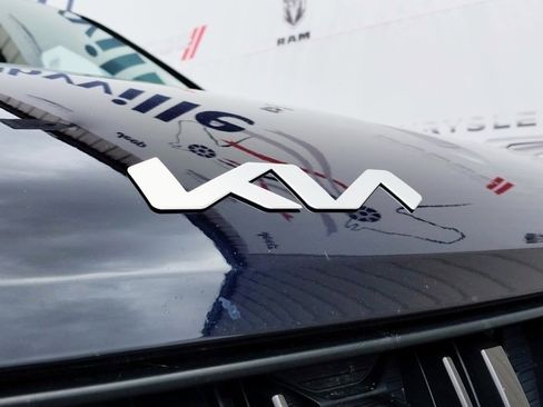 Used 2024 Kia Carnival LX image 2