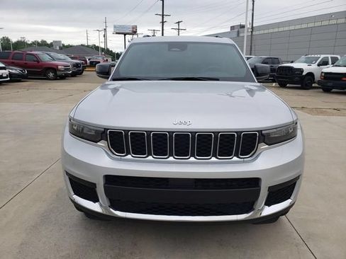 Used 2024 Jeep Grand Cherokee L Laredo AWD/4WD image 10