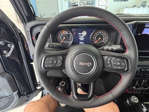 Used 2024 Jeep Wrangler Unlimited Rubicon AWD/4WD image 20