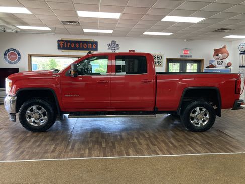 Used 2017 GMC Sierra 3500 SLE w/ SLE Preferred Package AWD/4WD image 2