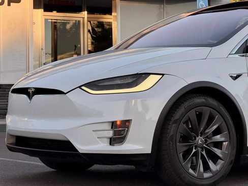 Used 2019 Tesla Model X 75D AWD/4WD image 4