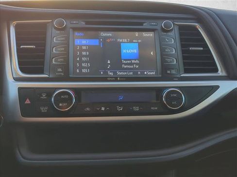 Used 2014 Toyota Highlander Limited image 17