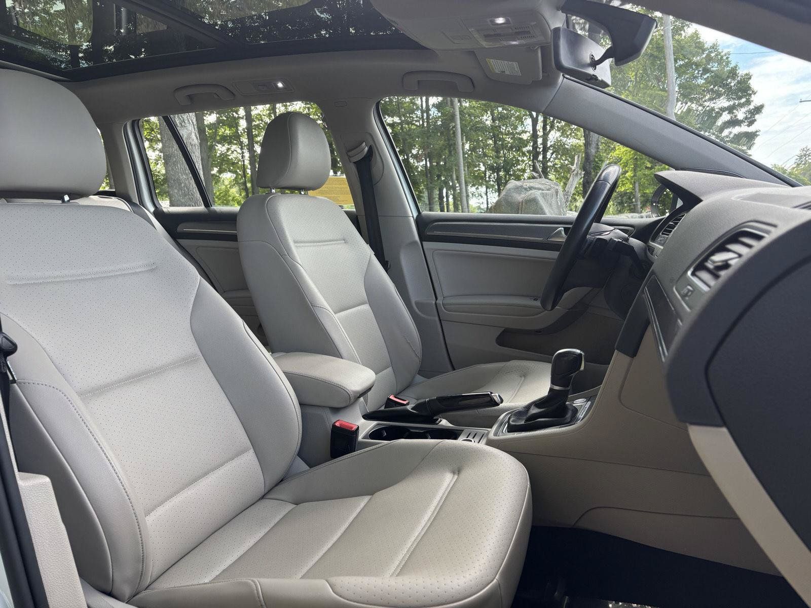 Used 2017 Volkswagen Golf Alltrack AWD/4WD image 6