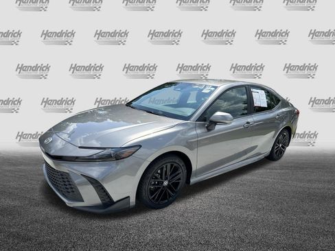 Certified 2025 Toyota Camry SE FWD image 5