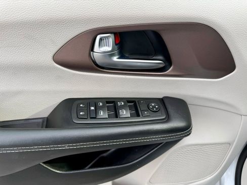 Used 2024 Chrysler Voyager LX FWD image 12