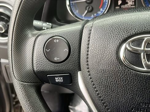 Used 2018 Toyota Corolla LE image 12