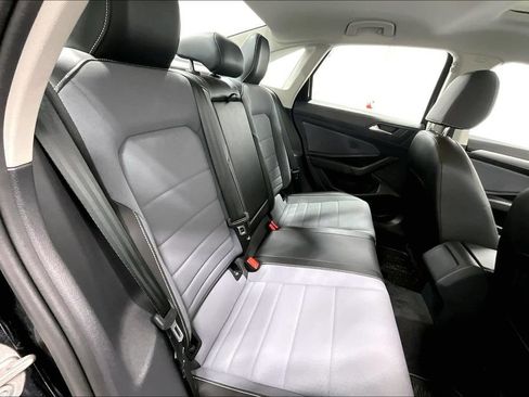 Used 2025 Volkswagen Jetta SE FWD image 33