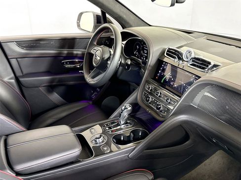 Used 2022 Bentley Bentayga image 34
