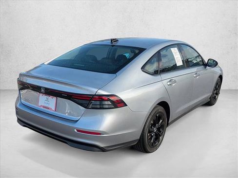 Certified 2025 Honda Accord SE image 5