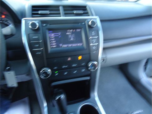 Used 2015 Toyota Camry LE FWD image 19