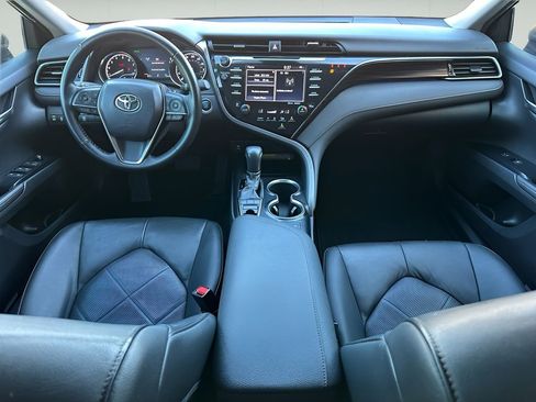 Used 2019 Toyota Camry XLE FWD image 13