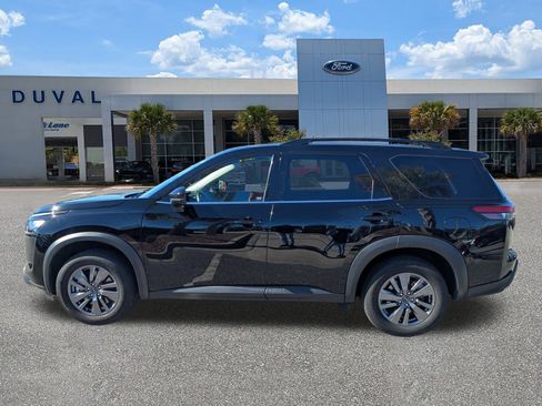 Used 2025 Nissan Pathfinder SV image 7