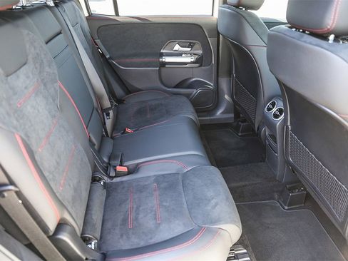 Used 2024 Mercedes-Benz GLB 250 4MATIC image 20