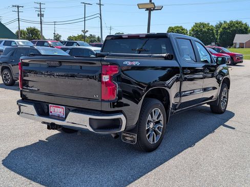 Used 2023 Chevrolet Silverado 1500 LT AWD/4WD image 3