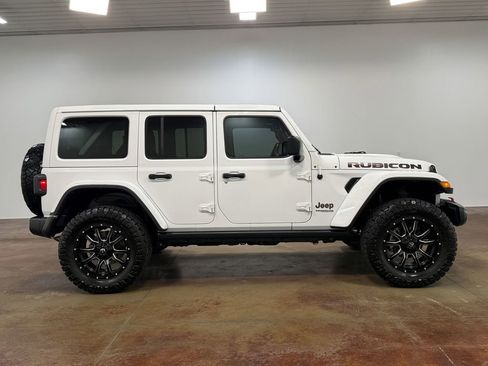 Used 2022 Jeep Wrangler Unlimited Rubicon w/ Cold Weather Group AWD/4WD image 23