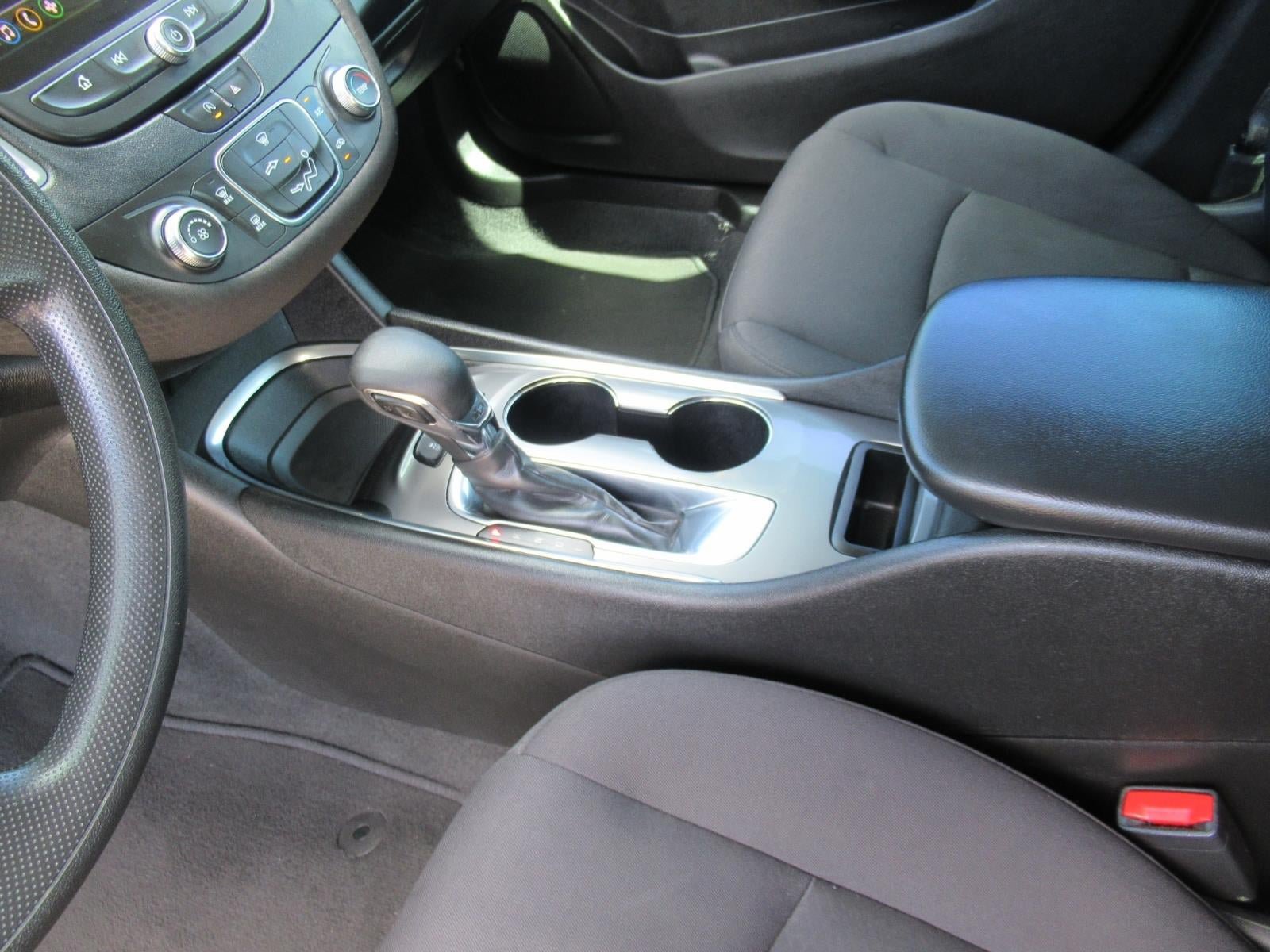Used 2021 Chevrolet Malibu LS FWD image 17
