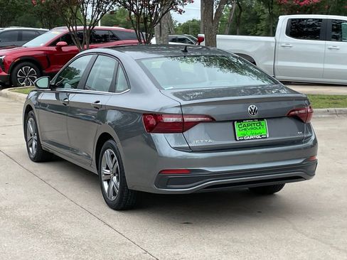 Used 2024 Volkswagen Jetta SE FWD image 4