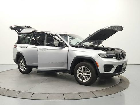 Used 2024 Jeep Grand Cherokee Laredo X w/ Luxury Tech Group I AWD/4WD image 9