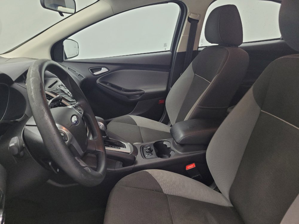 Used 2014 Ford Focus SE w/ SE Winter Package FWD image 17