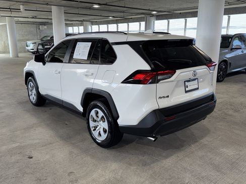 Used 2019 Toyota RAV4 LE FWD image 7