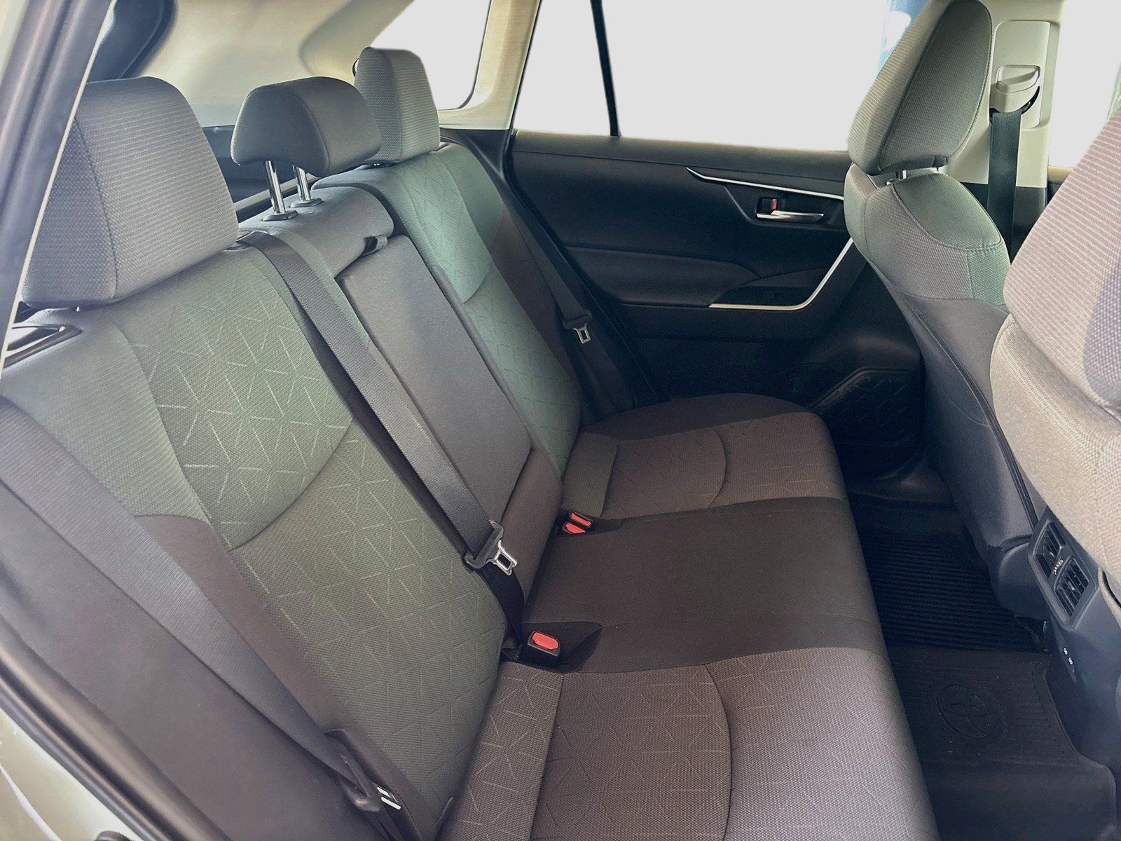 Used 2023 Toyota RAV4 XLE w/ Convenience Package FWD image 19