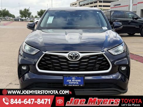 Used 2025 Toyota Highlander LE image 3