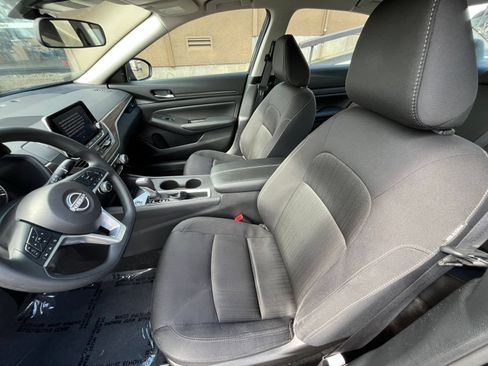 Used 2025 Nissan Altima 2.5 SV FWD image 28