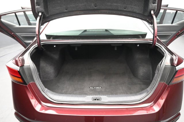 Used 2025 Nissan Altima 2.5 SV FWD image 17