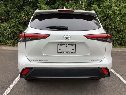 Used 2023 Toyota Highlander XLE image 19